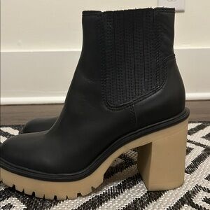 Dolce Vita Caster H2O Waterproof platform boot Size 7